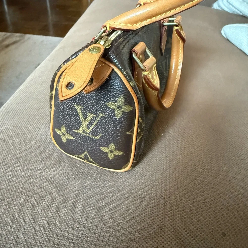 Louis Vuitton Mini Monogram Speedy Bag - Picture 5 of 9